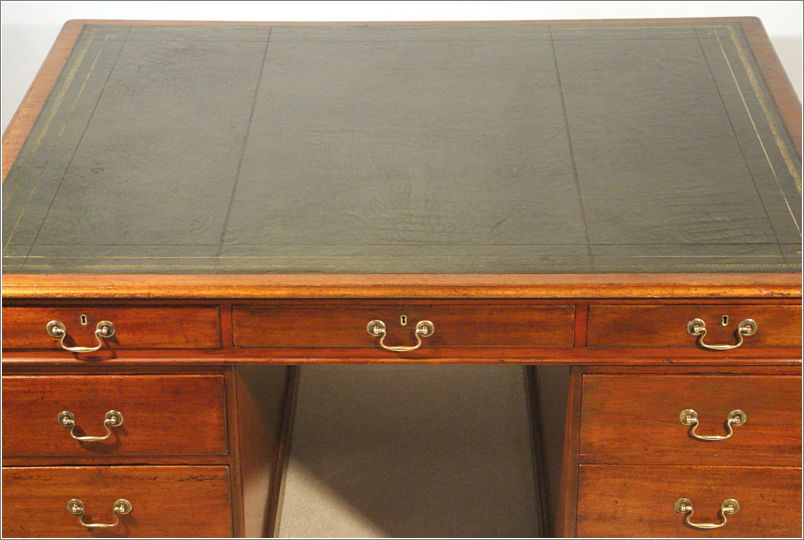 1033 Dark green leather writing surface